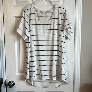 Excellent used condition Lularoe Morgan tshirt - 2xl